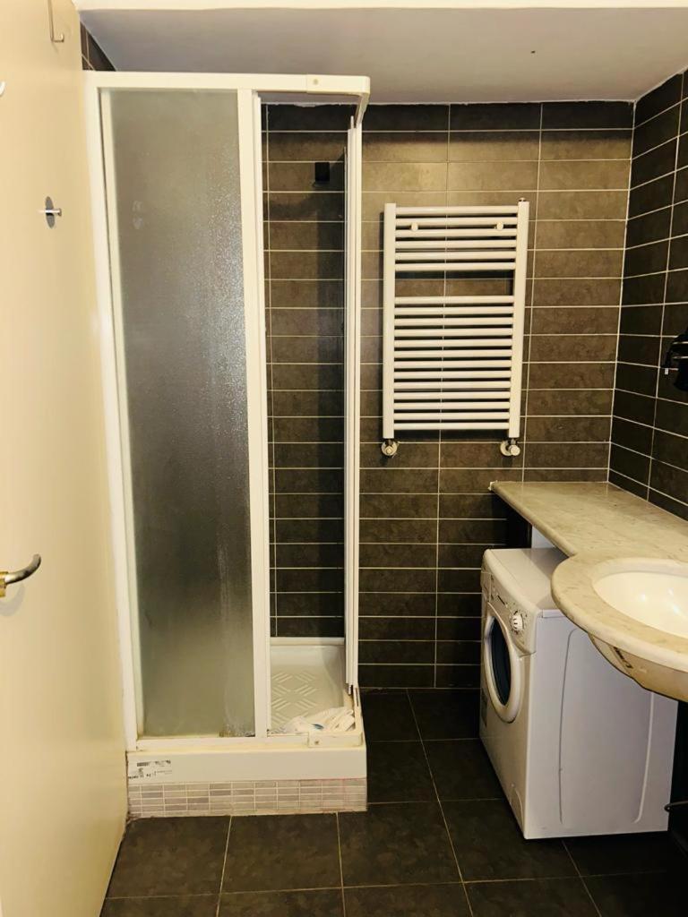 Easy Room Italy Prada Мілан Екстер'єр фото