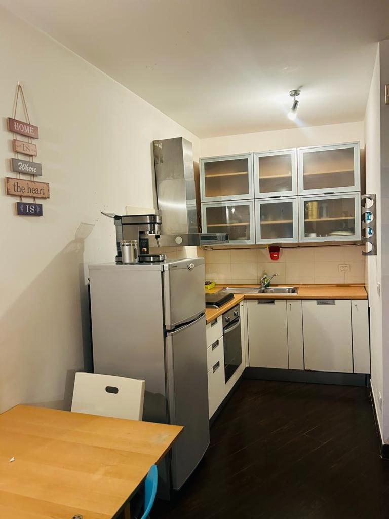 Easy Room Italy Prada Мілан Екстер'єр фото