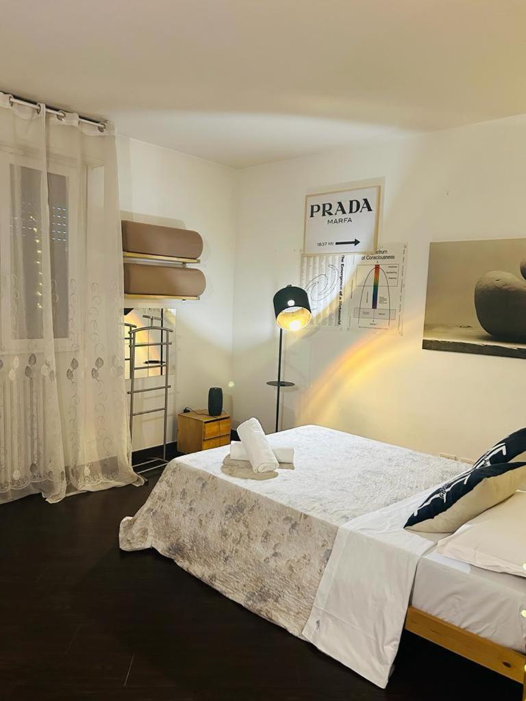 Easy Room Italy Prada Мілан Екстер'єр фото